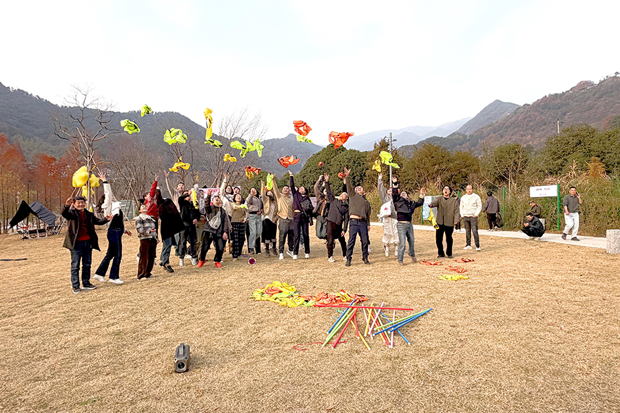 JinHuan Art & Craft' Team Building Event at Lunv Lake in Late Autumn Concludes Successfully